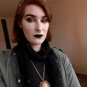 Meet your Posher, Antonia